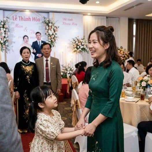 Khi đưa con gái đến dự đám cưới của chồng cũ, đến khi nhìn thấy mặt của cô dâu, tôi s//ung sướ//ng đến bật cười, trong khi nhà chồng cũ đứng ch/ế/t trân, gương mặt cắt không còn giọ/t má//u…