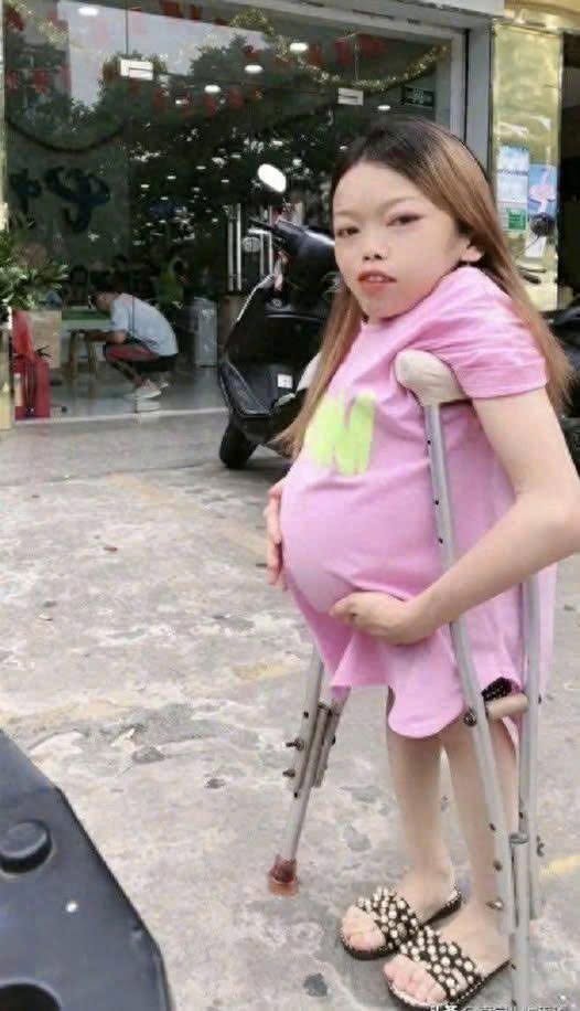 Số phận tôi sinh ra cao chưa đầy 1m nhưng đổi lại ông trời cho gương mặt xinh như búp bê