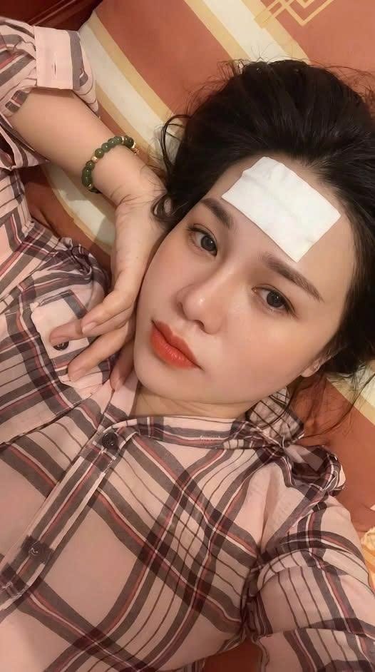 Sau khi nhận giấy ly hôn, tôi lập tức báo mất chiếc thẻ lương bị mẹ chồng giữ, lúc mẹ chồng cũ đang mua nhà cho em chồng nhận được điện thoại từ ngân hàng thì sững sờ.