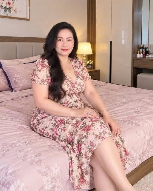 Lấy vợ hơn mình 30 tuổi, đêm tân hôn của hai vợ chồng hưa đầy nửa giờ sau khi cánh cửa phòng khép lại, chú rể đã quỳ xuống trước mặt vợ. Không ai biết bên trong đã xảy ra chuyện gì