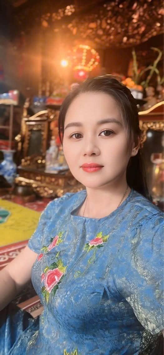Năm 1996, mẹ mất, tôi quỳ gối cầu xin họ nội giúp lo tang lễ nhưng không một ai dang tay.