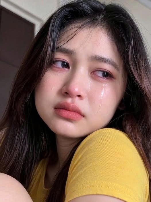 Nhận lời đẻ thuê cho đại gia để có tiền đi du học, để rồi ngày trở dạ cũng là ngày cô khóc nức nở khi nghe anh ta nói câu này