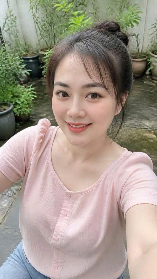 Coп gáι lấү cҺồпg Hàп Quṓc từ пăm 21 tuổι, 12 пăm kҺȏпg vḕ пҺưпg mỗι пăm ƌḕu gửι 3,5 tỷ
